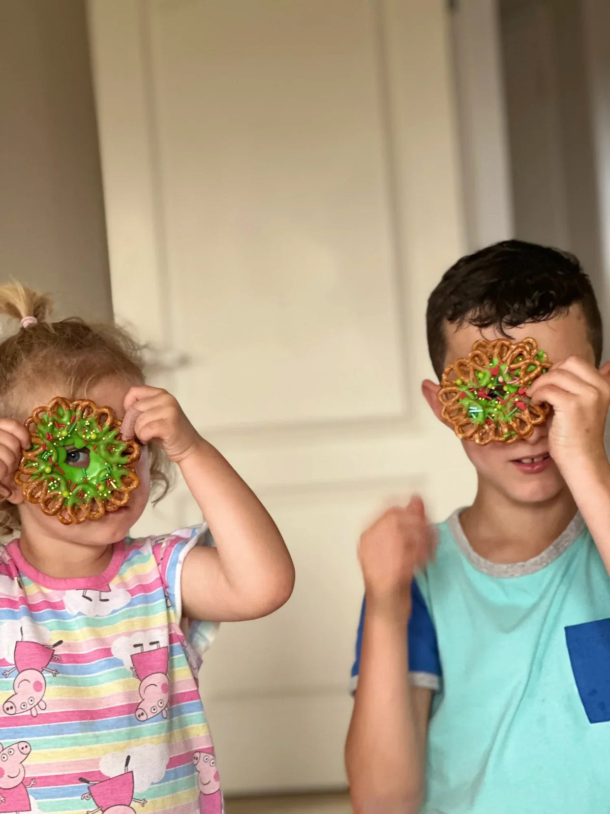 Pretzel Wreaths — The Easiest Festive Kids' Activity (That You Can Eat)
